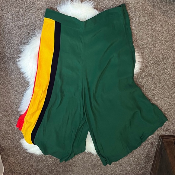 Farm Rio Boho Reggae Festival Striped Green Pink Asymmetrical Cropped Pants G/L - Picture 2 of 13